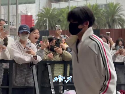 #张奕然 2.25张奕然第一个上班现场直播。#mrx