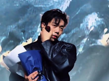 “故乡只有冬 没有春夏秋”
#加木 #茶花开了该回家了