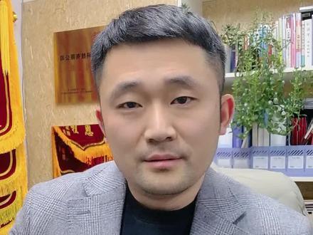 淄博初四家长必读:2026年中考数学备考思路分析! 淄博初四的家长们,这条视频重点分析数学省统考和淄博中考的区别,请大家一定要重视!尤其是数与代数和统计概率部分,都是未来一轮复习的重点!而本学期还是以三角函数反比例函数,二次函数和圆为主进行专题强化!备战期末,规划寒假,迎接一模!祝同学们2026年中考圆梦!#淄博中考 #淄博教育 #王校长谈教育 #中考数学 #淄博家长圈