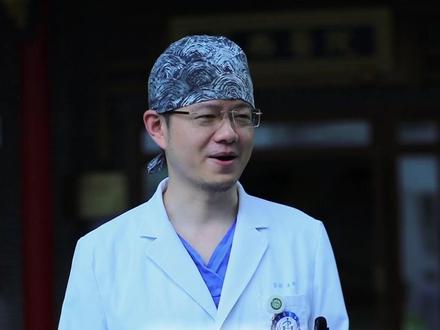 马上就要高考了,随机采访几位华西医院的医生,看看他们当年都考了多少?预祝所有考生们,都能取得高分,得偿所愿!#高考 #华西医院 #华西论健 #为高考生助威