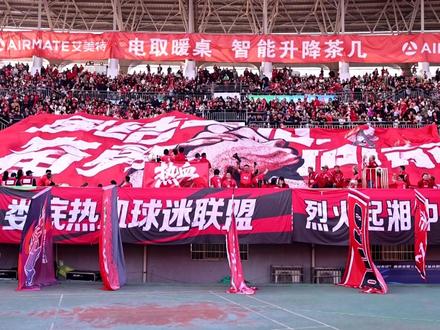 破局者娄底:从连平五场到连胜四局 滕仁军为娄底队注入超强“凝聚力” #火辣辣的湘超 #娄底