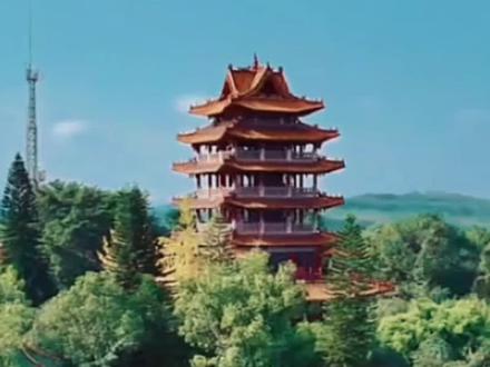 资中重龙山坐落于资中县重龙镇东北隅,是国家4A级景区与省级风景名胜区,因“山势盘屈,隐若龙转”得名,还拥有“重龙晴岚”“灵岩泉韵”两处资州八景景观。
#原创视频 #抖出你的家乡 #美丽资中 #山歌响起的地方 #重龙山