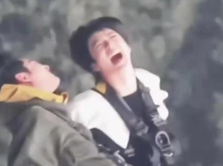 刘耀文恐高但是蹦极。勇敢的人先享受世界