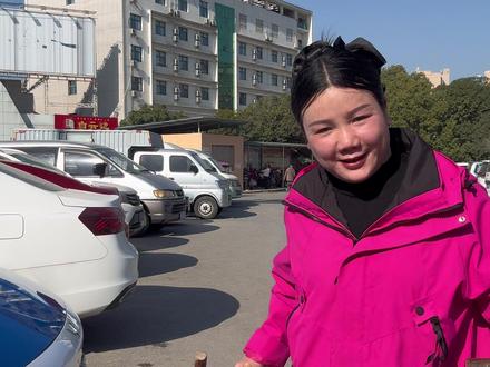 今天我又出去摆摊刷鞋了,虽然出去摆摊的这两天我挺累的,但是我觉得这样特别的有意义而且还很充实#记录真实生活 #摆摊日常