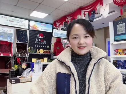 有好多同行朋友私信我:最新款奥迪Q3后排头枕应该怎么取?一起来看一下吧!关注我,教您不迷路!😄@小北车品 @杨亮 #奥迪Q3 #座椅 #撸车日常 #精洗 #张家港