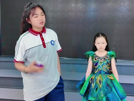小夏天第一次和姐姐合作,是不是被姐姐吓到了
#一定要跟妈妈好好说话#时光慢些吧别让她变老
• #母爱是人间最温柔的牵挂