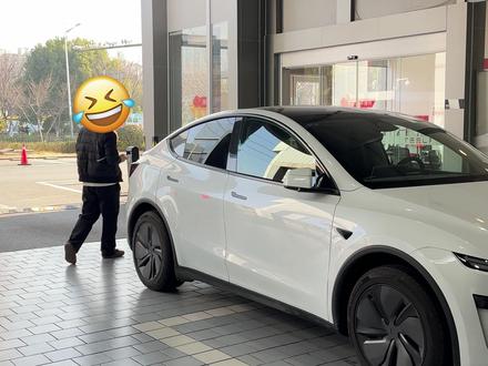 特斯拉开了一个月全车异响❗原因竟是门槛条! 别给车子乱加装配件啦!#特斯拉异响维修 #特斯拉异响处理 #特斯拉用车体验 #特斯拉用车分享