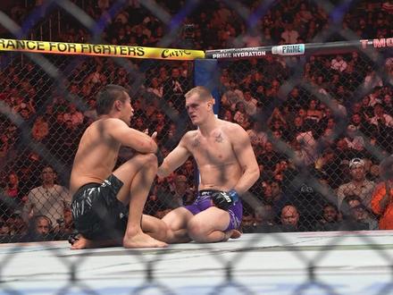 沙夫卡特职业生涯第一次打满比赛!#UFC310