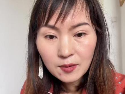 姐妹们都去穿这套黑色挂包上衣加花苞裤吧,真的太酷了,上衣挂脖设计很显肩线条花苞裤遮胯又显瘦,一整个人又酷又飒,真的好喜欢这种毫不费力的穿搭出去玩拍照真的太出片了#时髦精背心 #高知女性穿搭 #辣妹穿搭 #黑色系列御姐范 #黑色经典套装