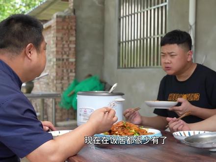 豆腐先油炸再烧制,做一大盘家常烧豆腐配米饭吃,汁子一拌真香 #我的乡村生活 #美食教程