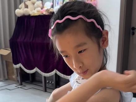 教女儿画机器人#带女儿画画