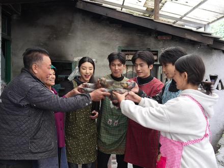 今年一家人整整齐齐过彝历新年 #彝族 #新年快乐