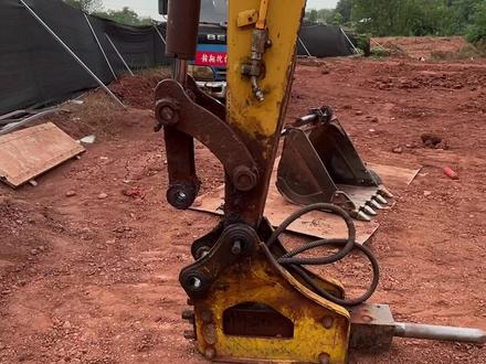 如何一个人更换破碎锤,更换炮头#破碎锤 #学挖机到赣翔