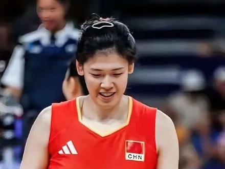 【李盈莹】今天打开微博,看到这份消息,看到跟果子一样因为身体原因,未能加盟米兰俱乐部,我想说,前路漫漫,道阻且长我们慢慢再来,妹妹不着急@李小妹👧🏻 #李盈莹 #中国女排