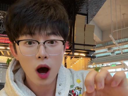 来武汉吃到了心心念念的窑炉现烤的披萨🍕 #vlog十亿流量扶持计划 #amoo#千层面#拿坡里披萨#武汉美食