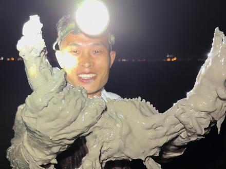 今年的又一只巨无霸! #真实的赶海能抓到什么 #野生赶海的收获 #野生赶海 @抖音创作灵感