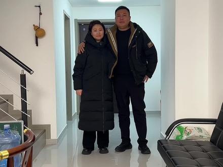 这个小游戏的真正目的,并非考验或指责,而是通过轻松的方式,唤起彼此对婚姻细节的珍视。愿你们在相视一笑中,感受到更多理解与爱意#原创视频 #夫妻 #夫妻向前一步走 #夫妻情感游戏 #夫妻相处之道