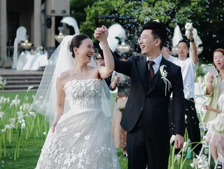 热腾腾的婚礼视频来啦! 感谢所有人,今天我真的感觉自己超幸福#难忘婚礼体验 #上海草坪婚礼 #草坪婚礼 #浪漫草坪婚礼现场 #我的浪漫婚礼