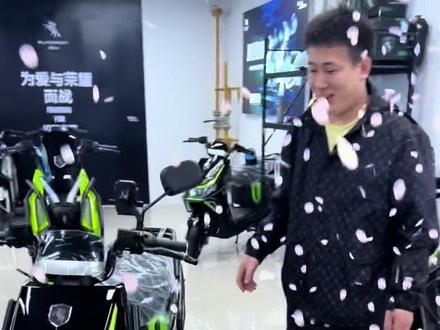 黑骑士b3lr 个人认为外卖车中最有性价比的一款车 外卖车中的奔驰车 3k开头的价格给你五千多的体验 外卖电动车就选黑骑士 外卖员跑单必备 闪送跑单必备#送外卖 #外卖车 #外卖员 #黑骑士 #外卖小哥推荐电动车