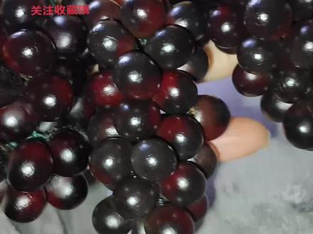 家人们简版无患子葡萄串教程来了哦
上一个葡萄串教程家人们说学不会,今天这个简版有需要的家人看看
准备30/40颗无患子
100厘米72号玉线线一根用了来编扣头
50里米玉线一根,用来编扣子
喜欢的可以关注收藏一下哦#无患子#无患子手串diy配饰 #无患子葡萄串