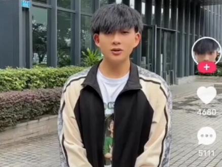 #上热门话题入口 你不喜欢也不必这么说吧。我们喜欢谁跟你有关系吗?#林二岁。我们不接受道歉。也绝不会原谅你。