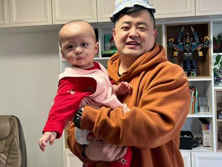 我9个月的兄弟#娥哥的兄弟们 #忘年交 #娥哥随拍 @娥哥日常 #娥哥我要跟你玩儿