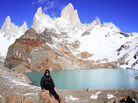 菲茨罗伊峰巴塔哥尼亚 12小时的煎熬,40岁的倔强!26公里登顶菲茨罗伊峰,看日照金顶的那一刻,我明白了:征服的不是山峰,是每一个想说“放弃”的自己。#40岁挑战 #女性力量 #巴塔哥尼亚 #徒步天花板 #徒步丈量世界