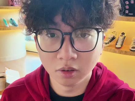 春节期间到门店 满1000即可得到 华大男篮 T恤一件
#华侨大学男篮 #spo #华侨大学 #马年快乐