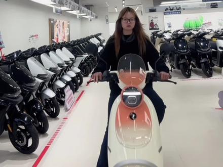 九号电动车Q385c保姆级使用教程,小白也能一分钟学会骑行设置!Q3车主必看视频!
#九号 #九号真智能 #九号电动 #南通九号 #九号Q385c