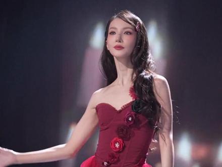 金晨企鹅舞换装现场太美了!#金晨 #企鹅舞 #抖音美好跨年季 #抖音美好惊喜夜