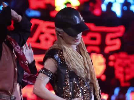 兔bunny急了也会咬人的哦#丁程鑫 #tf家族新年音乐会 #直拍 #交出邦尼 #丁程鑫舞台