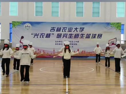 11月24日,“高雅人士企鹅舞”农大版来了!现场气氛特别高涨,网友:有趣的灵魂在这一刻共振!#高雅人士企鹅舞校园版 #吉林农业大学企鹅舞 #吉林农大学生跳高雅人士企鹅舞 (责编:王千硕 编审:张宇 监审:董杰)