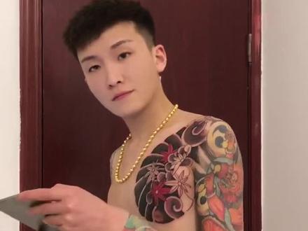 再过几年 你会发现朋友在老家有车有房有存款结婚生子 而在大城市的你 除了见过一点世面 一无所有