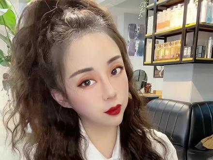 #威尼造型 #港风蛋卷头 #造型教程 升级版女团半扎高马尾教程。