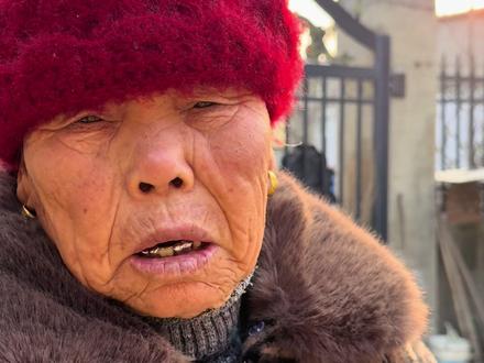 死嘴你说啊你倒是说啊!#毒舌奶奶 #奶奶和孙女的日常生活 #奶奶带大的孩子 #搞笑日常