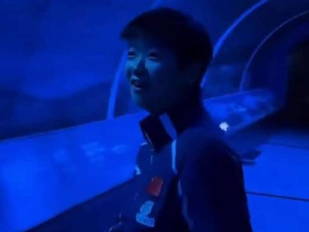 莎莎:这个大鲨鱼🦈
你也是莎鱼啊,宝宝,小莎见大鲨
楚钦:早已找到了答案,全藏在颧骨里
#孙颖莎#王楚钦#海洋馆#新加坡#5114 #海洋馆