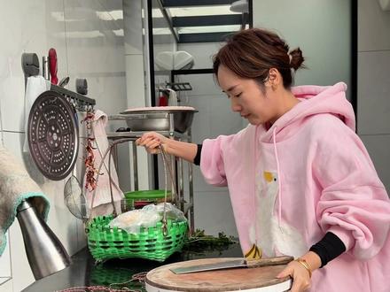 贵州远嫁浙江十五年,奔四不上班跟老公在农村提前过上了退休生活 今天买了两只黑鱼回家烧酸菜鱼#抖音记录农村生活 #创作者中心 #创作灵感