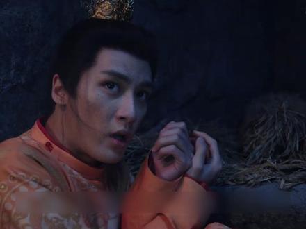 长安二十四计 第3集:谢淮安为避嫌给废帝易容#长安二十四计细节有多考究#成毅谢淮安白发破碎感 #长安二十四计智斗名场面 #刘奕君倪大红演技对决 #长安二十四计隐藏伏笔