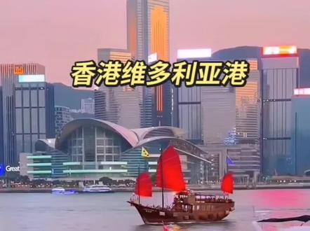 被誉为香港女儿的梅艳芳,两米高铜像,屹立在星光大道上,只有李小龙,梅艳芳,两人获得如此优待#香港#维多利亚港#梅艳芳,李小龙星光大道#打卡最红地标!