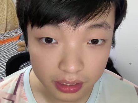 想娶摩洛哥女孩?你必须得懂什么是“伊斯兰” 男性穆斯林可以娶基督教、犹太教女性,但女性穆斯林只能嫁给穆斯林男性。
如果你连伊斯兰教是什么都不懂,就别做这种天上掉馅饼的美梦了。#摩洛哥 #跨国婚姻 #穆斯林 #外娶 #真实情况