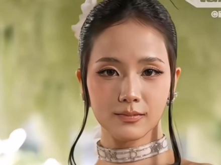 在戛纳电影节和MetGala红毯上的韩国女星金智秀 盘点:在戛纳电影节和MetGala红毯上,韩国潮流女星 jisoo金智秀!没想到,金智秀在戛纳电影节和MetGala红毯上的表现,却如此惊艳!真是显得无比耀眼而星光闪耀!也许,金智秀就是我的时尚缪斯!#jisoo金智秀 #戛纳电影节 #戛纳红毯 #MetGala红毯 #韩国女星