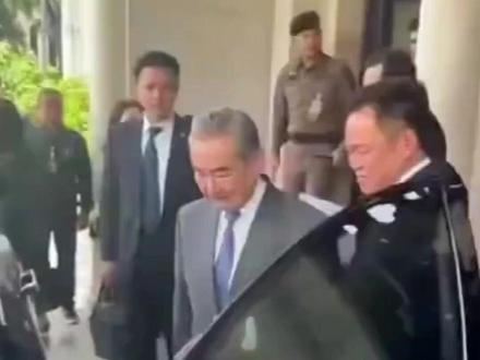 比亚迪海狮07 EV 成为泰国国宾专用车 泰国首相阿努廷亲自驾驶比亚迪电动车载中国外长王毅兜风 #泰国 #比亚迪 #王外长 #泰国首相 #海狮07