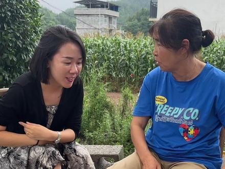 小雨遮遮掩掩,老妈心直口快,直接把小雨教育了一番