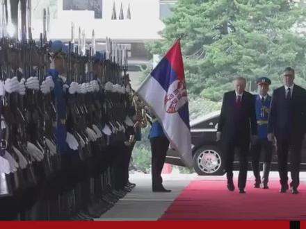 武契奇抵京 武契奇抵京受到热烈的欢迎仪式#军事热点追踪 这位中国铁杆朋友,这次访华五天,抵京发九宫格照片,惊讶世界