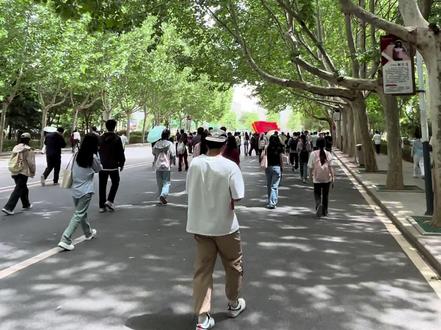 到底女大学生什么样的发型在男生眼里最好看#女大