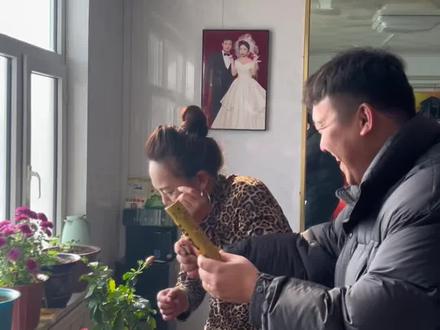 丈母娘没事儿,就是夸我#热门 #整蛊丈母娘 #鞭炮新玩法 #整蛊