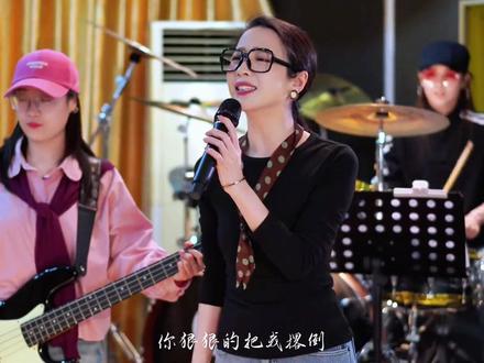 握不住的大奔,忘不掉的玉芬。#范德彪#歌曲玉芬啊玉芬你让彪哥好伤心