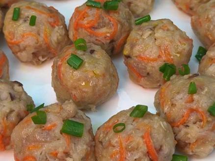 秋冬的萝卜你就像我这样做,大人孩子都爱吃#萝卜丸子 #美食