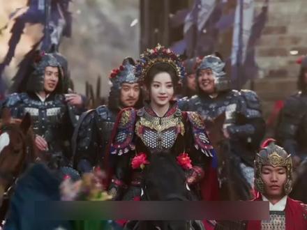 击杀长信王、平定叛乱后,樊长玉被封为簪花大将军,成为大胤国第一位获此殊荣的女将军,当樊长玉率军凯旋时,谢征站在城楼上迎接自己的妻子,眼神中满是骄傲与深情!#好剧推荐 #二创激励计划 #逐玉 #古装