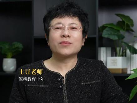 你看唐佳丽蝎子摆尾破门震惊足坛,引爆全网登上全国热搜,中国女足带球杀入禁区,看到中路无人盯防的队友选择传中,但是万万没想到这球传到身后了,该怎么办呢?如果是 C 罗肯定双手一摊骂骂咧咧,怪队友传的什么鬼球,但是唐佳丽灵光一现居然来了一个蝎子摆尾射门,动作太神奇了,我简直不敢相信自己的眼睛,足球居然还能这样玩。
#中国女足#蝎子摆尾#初三成绩不理想#低分逆袭本科#唐佳丽